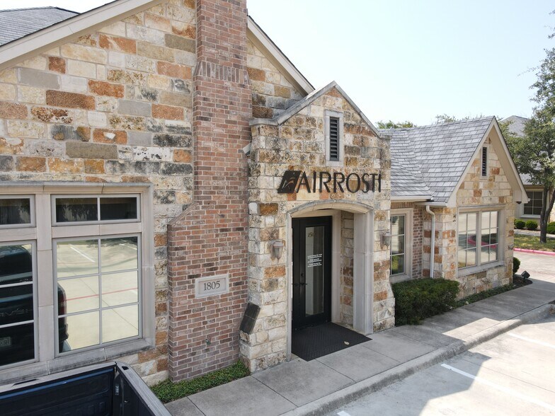 More Photos Of 1801-1813 Hinkle Dr, Denton Office For Sale