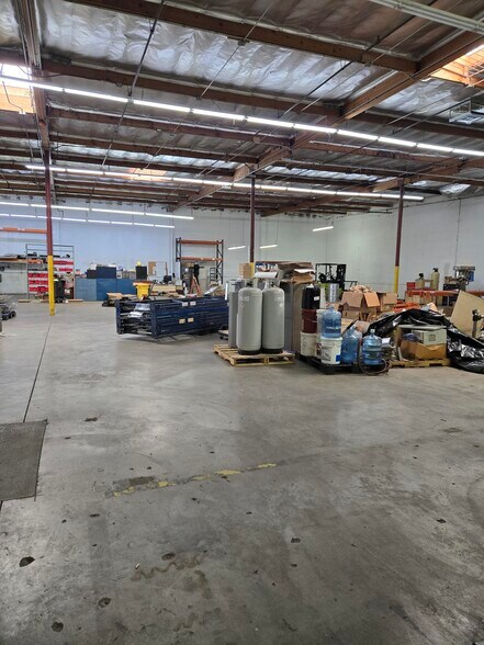 More Photos Of 12820-12848 Pierce St, Pacoima Warehouse For Lease