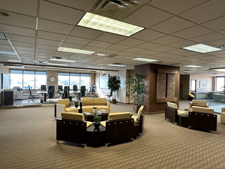 More Photos Of 24595 Groesbeck Hwy, Warren Office For Lease