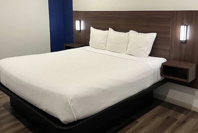 More Photos Of 710 S Scott St, Bainbridge Hotel For Sale