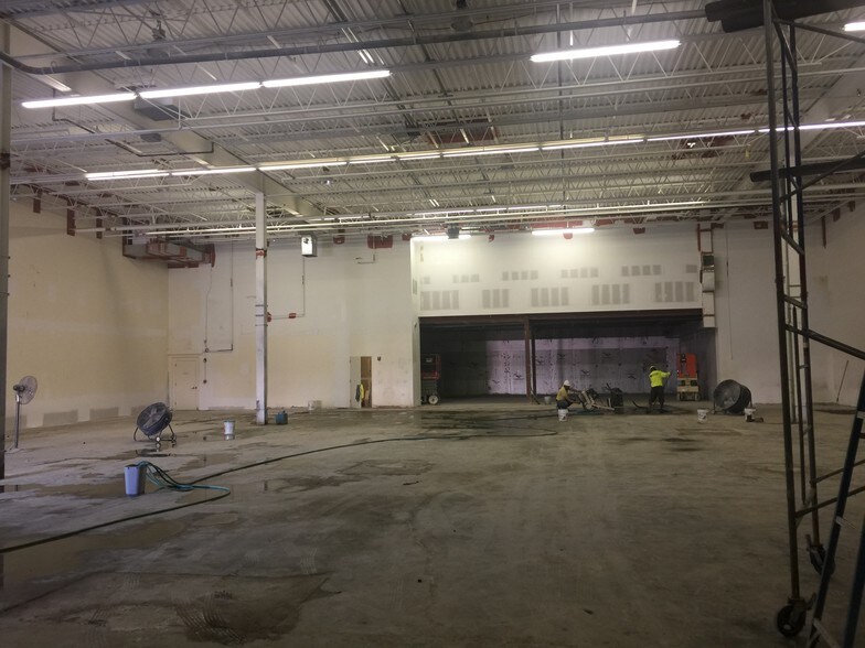 More Photos Of 5 Skyline Dr, Hawthorne Light Distribution For Lease