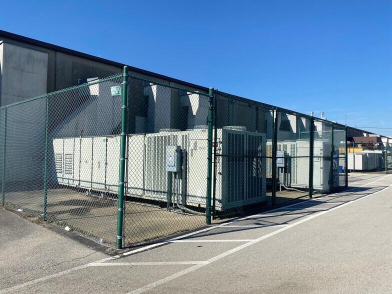 More Photos Of 8203 National Tpke, Louisville Warehouse For Sale