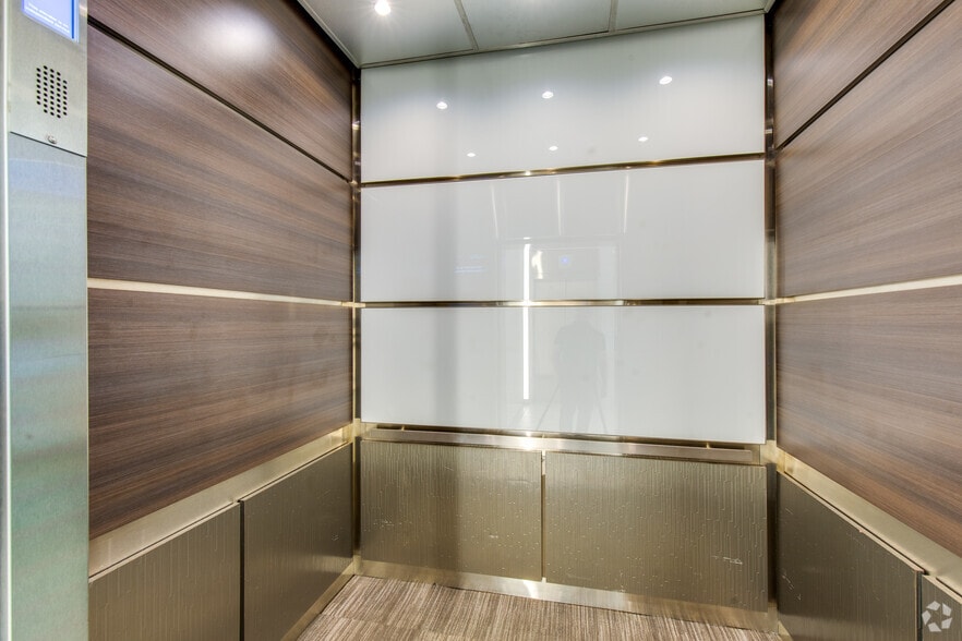 More Photos Of 100 S Charles St, Baltimore Office For Lease