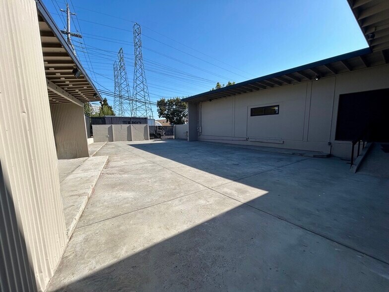 More Photos Of 1395 Marsten Rd, Burlingame Warehouse For Lease