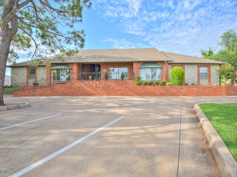 More Photos Of 1320 E 9th St, Edmond Medical For Lease