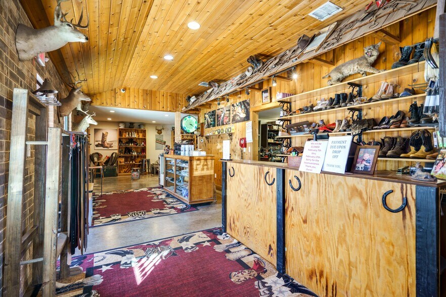 More Photos Of 2524 Carson St, Haltom City Storefront Retail Office For Sale