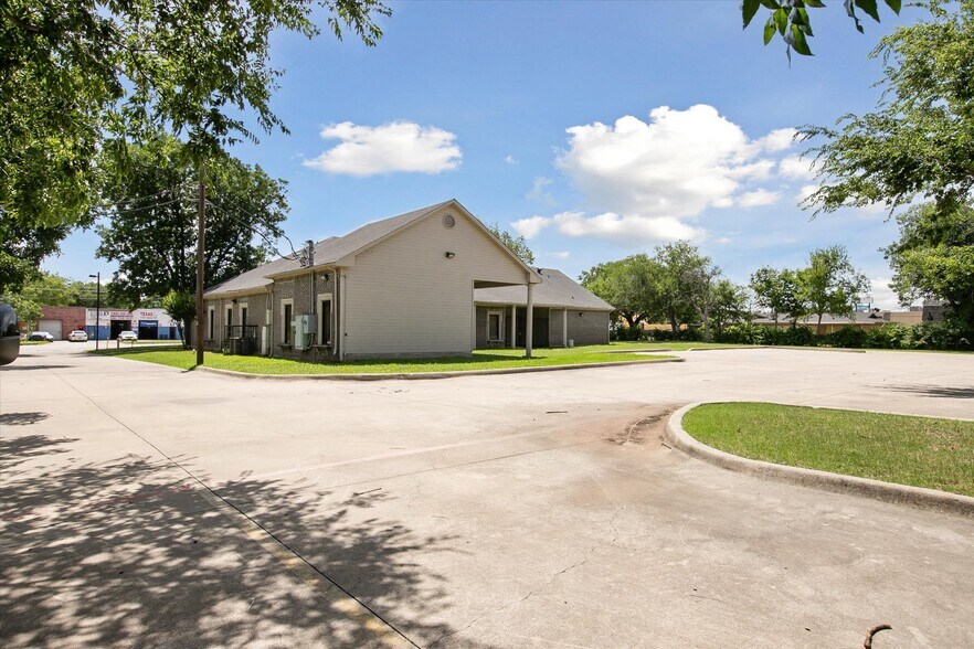 More Photos Of 3403 N Beach St, Fort Worth Medical For Sale