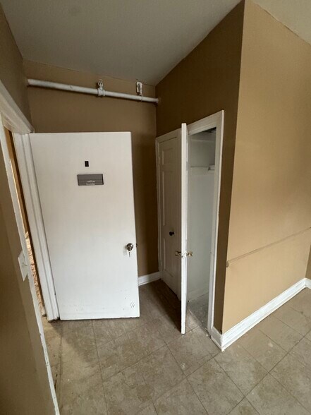 More Photos Of 2449 Shirley Ave, Baltimore Flex For Sale