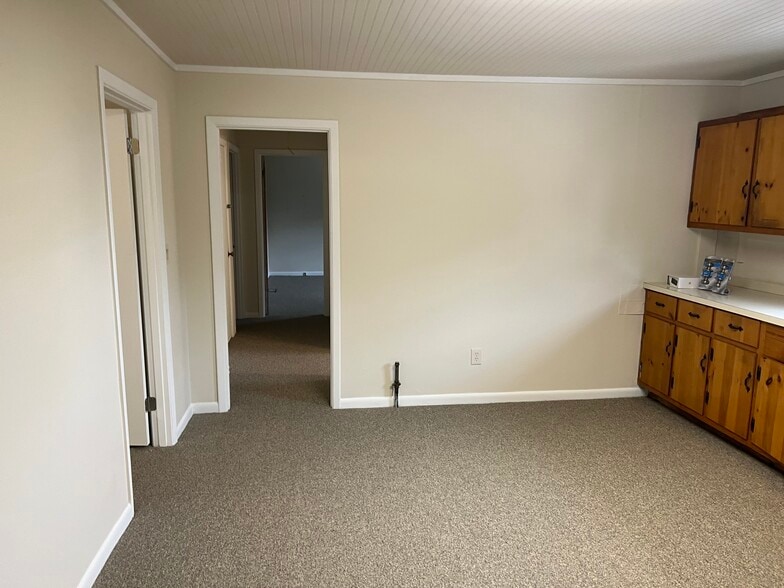 More Photos Of 1675 NW Old 41 Hwy, Marietta Service For Lease
