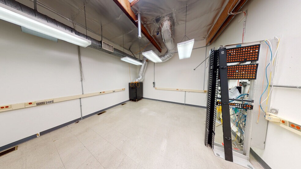 More Photos Of 6151-6159 Santa Monica Blvd, Los Angeles Showroom For Lease