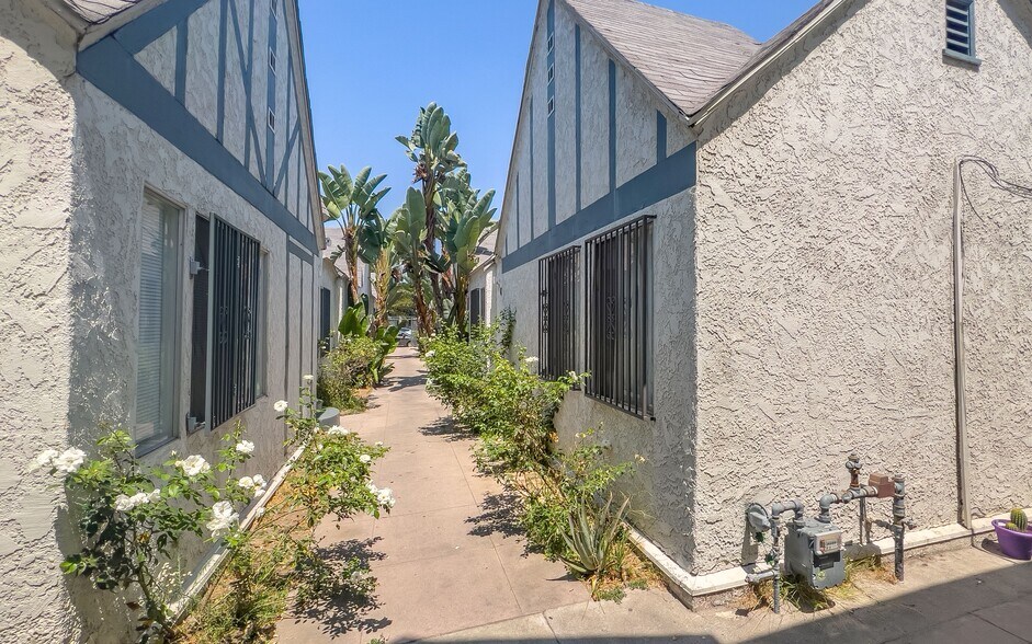 More Photos Of 526-534 W 47th St, Los Angeles Apartments For Sale