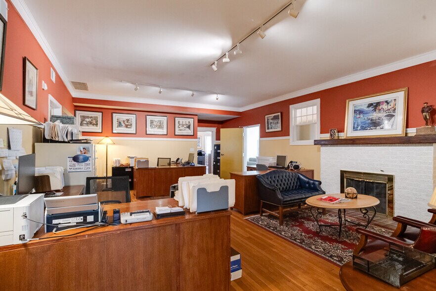 More Photos Of 407 W Pennsylvania Ave, Towson Office For Sale