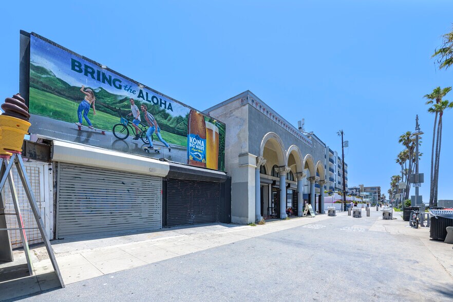 More Photos Of 2013 Ocean Front Walk, Venice Storefront For Lease