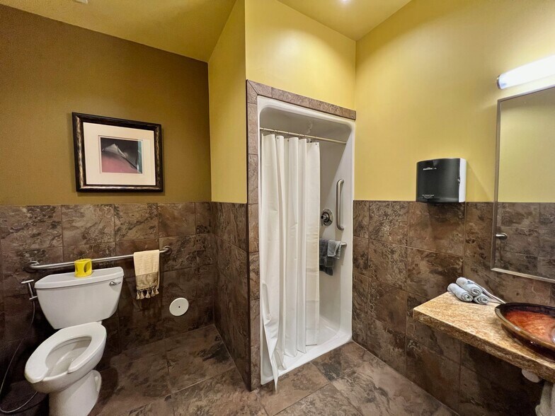 More Photos Of 9515 W Camelback Rd, Phoenix Office For Sale