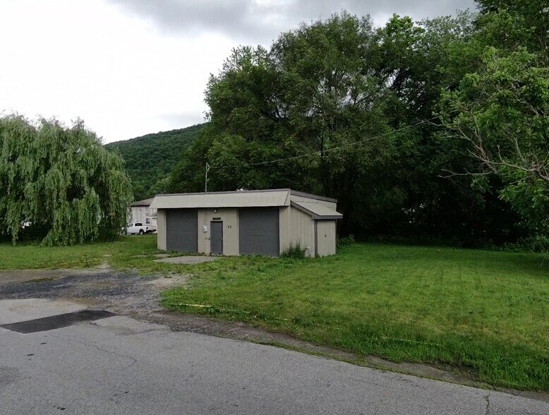 More Photos Of 3 Vine St, Greenwood Lake Warehouse For Lease