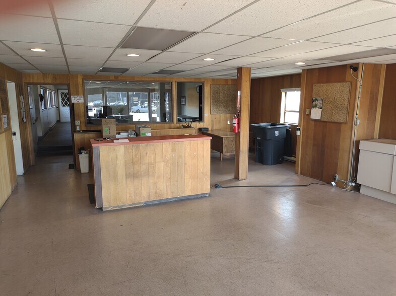 More Photos Of 12714 Aurora Ave N, Seattle Freestanding For Lease