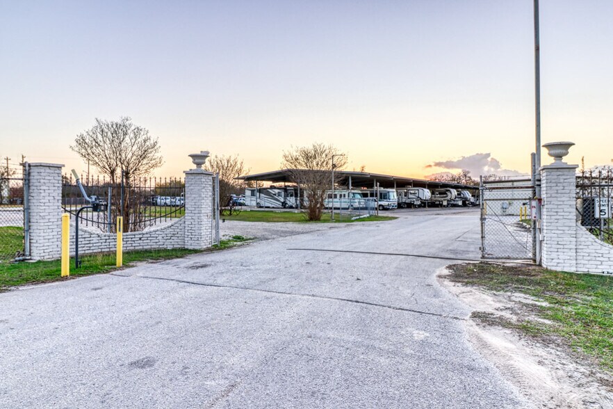 More Photos Of 8750 Galveston Rd, Houston Land For Lease