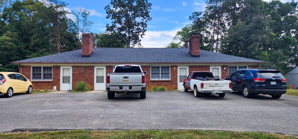 Primary Photo Of 137 Oak Hill Dr, Lynchburg Apartments For Sale