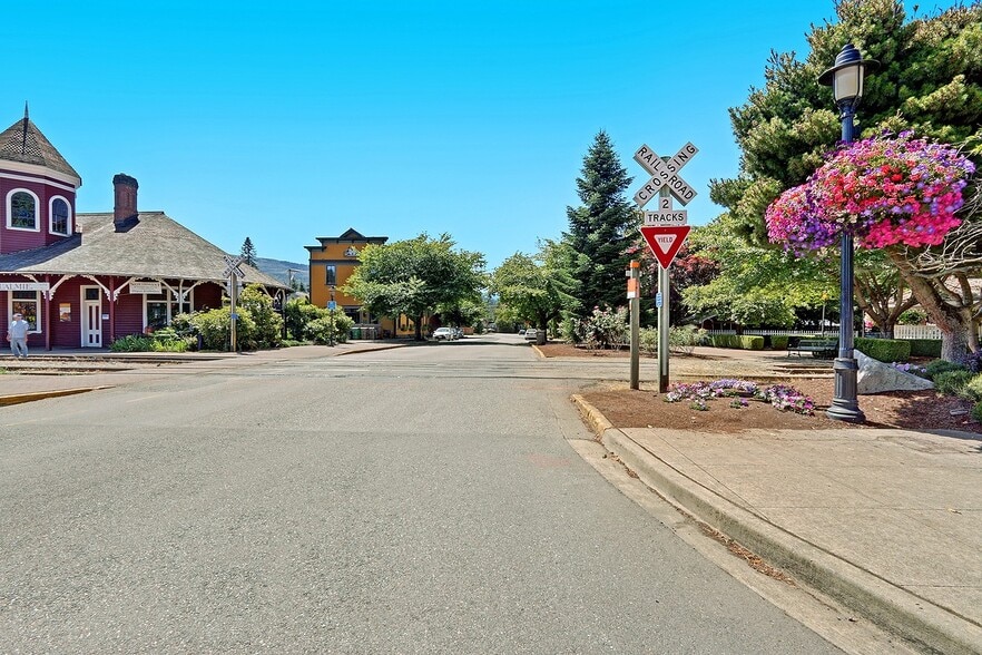 More Photos Of 8030 Railroad Ave SE, Snoqualmie Supermarket For Sale