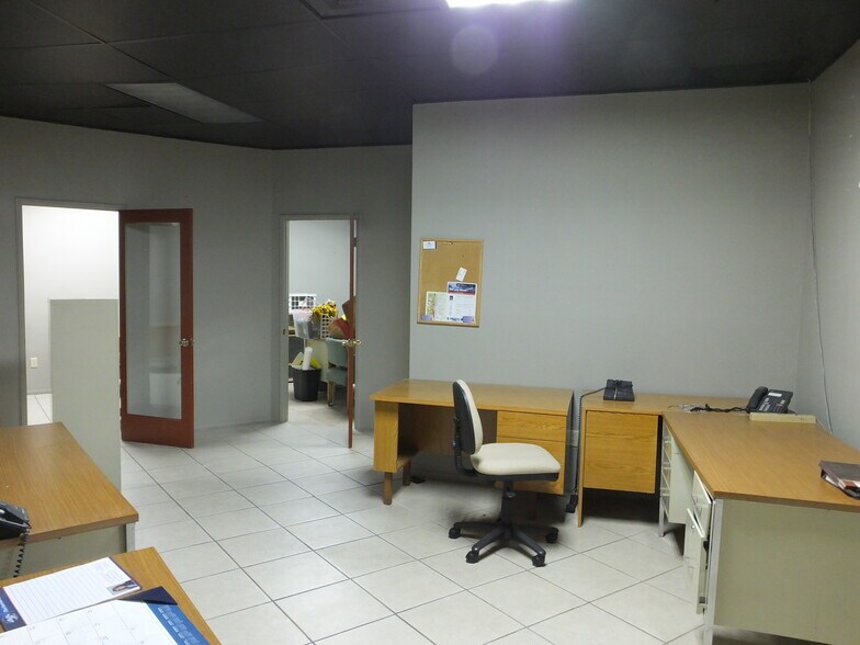 More Photos Of 44143-44147 20th St W, Lancaster Medical For Lease