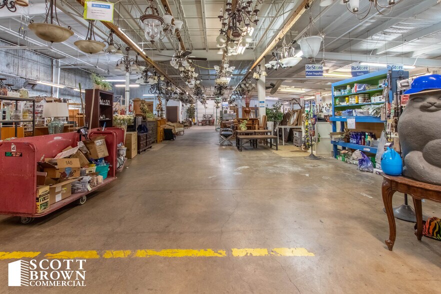 More Photos Of 1805 Cornell Ln, Denton Showroom For Lease