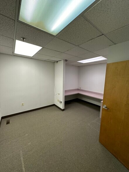 More Photos Of 4801 Hermitage Rd, Richmond Office For Lease