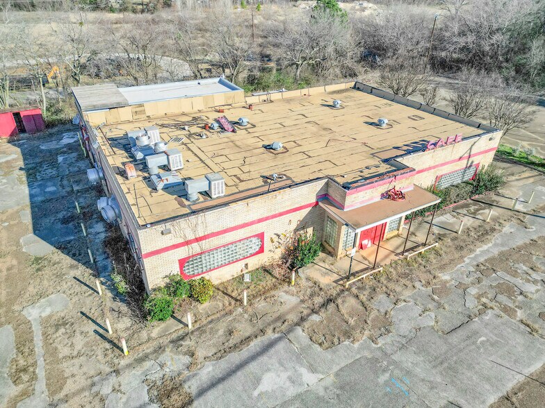 More Photos Of 2512 E Erwin St, Tyler Light Distribution For Sale