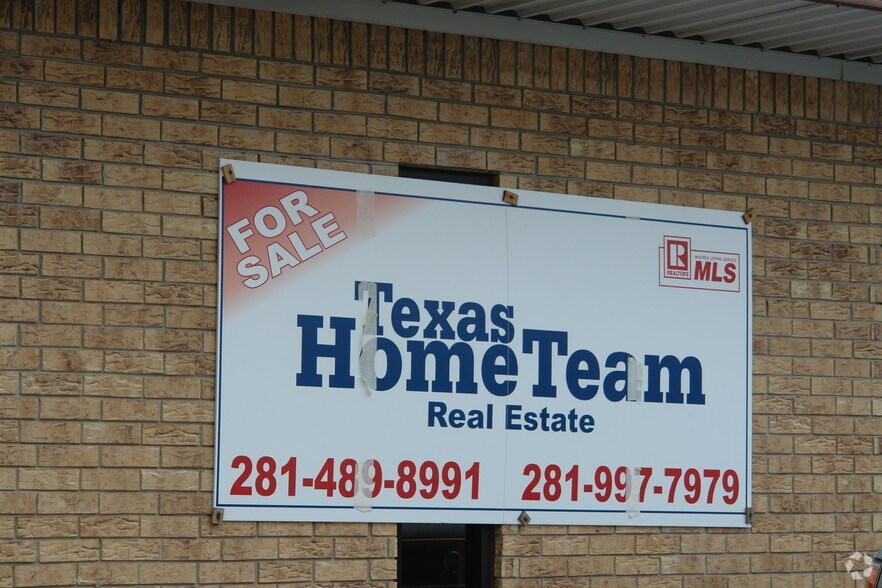 More Photos Of 2670 Highway 35 Byp S, Alvin Office For Lease