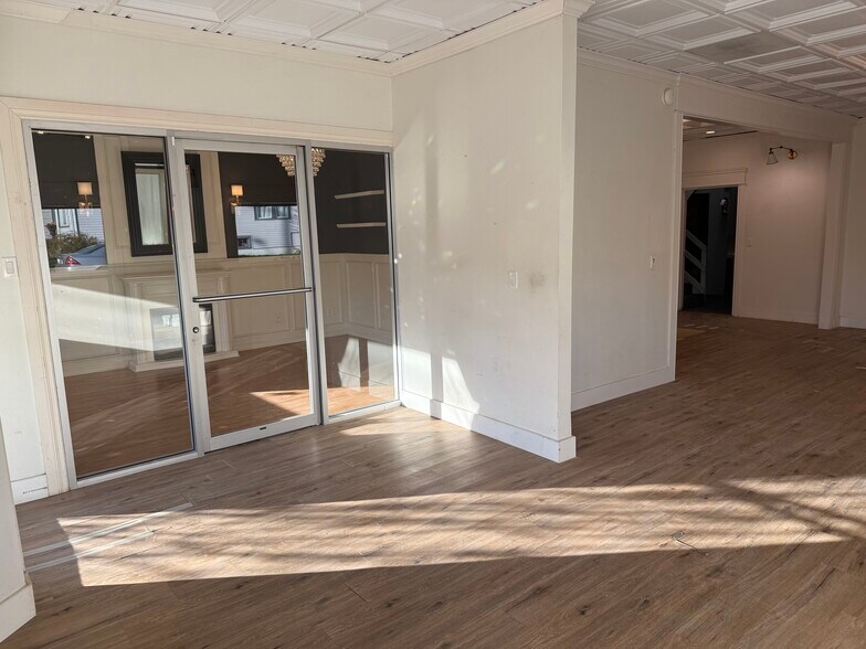 More Photos Of 328 Pioneer St, Ridgefield General Retail For Sale