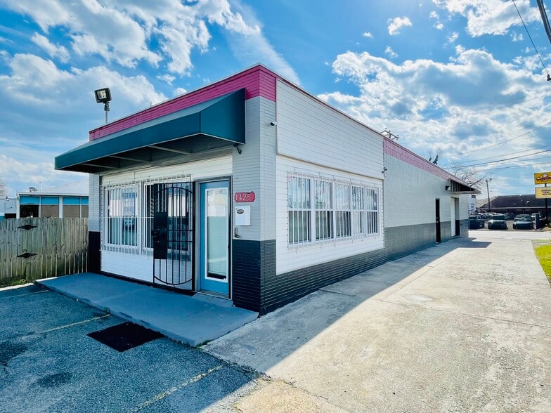 More Photos Of 1425 W Pembroke Ave, Hampton Auto Dealership For Sale