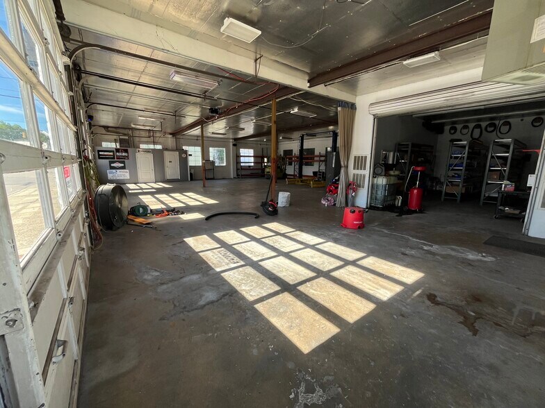 More Photos Of 11 N Center St, Cambridge City Freestanding For Sale
