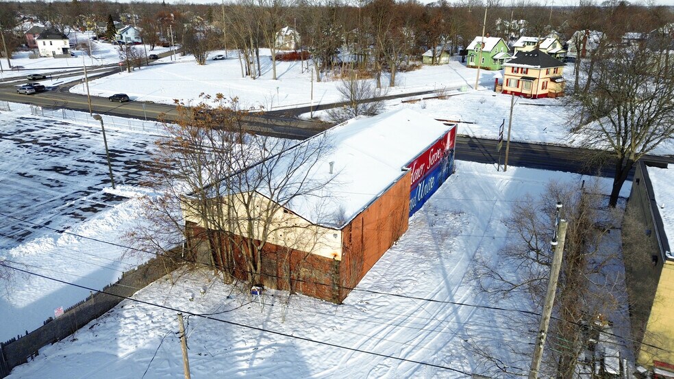 More Photos Of 1545 Martin L King Ave, Flint Freestanding For Sale