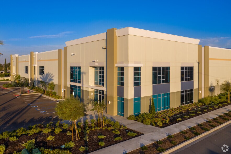 More Photos Of 15850 Slover Ave, Fontana Distribution For Lease