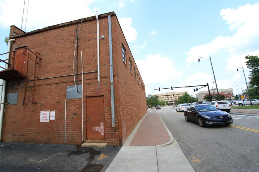 More Photos Of 124 Gillespie St, Fayetteville Office For Lease