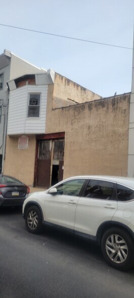More Photos Of 2009-2011 E York St, Philadelphia Industrial For Sale