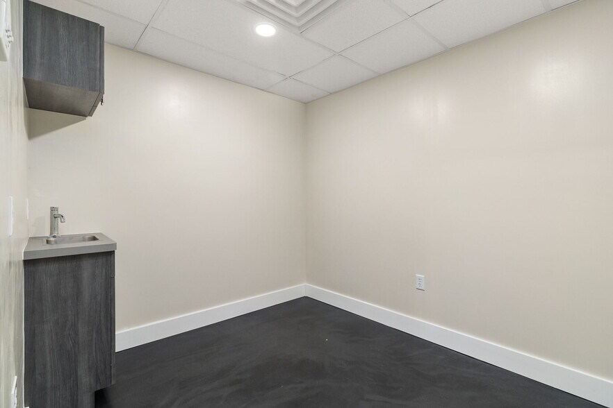 More Photos Of 1900 Tamiami Trl, Punta Gorda Office For Sale