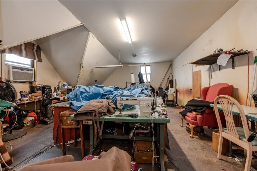 More Photos Of 21-23 W Jamaica Ave, Valley Stream Flex For Sale
