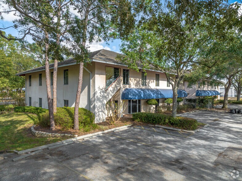 More Photos Of 2310 Commerce Point Dr, Lakeland Unknown For Lease