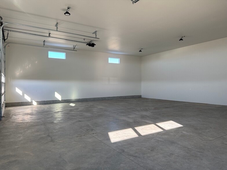 More Photos Of 3141 Bellanca, Hayden Industrial For Lease