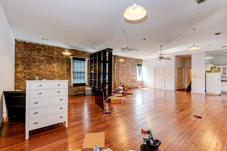 More Photos Of 215 10th St, Augusta General Retail For Sale
