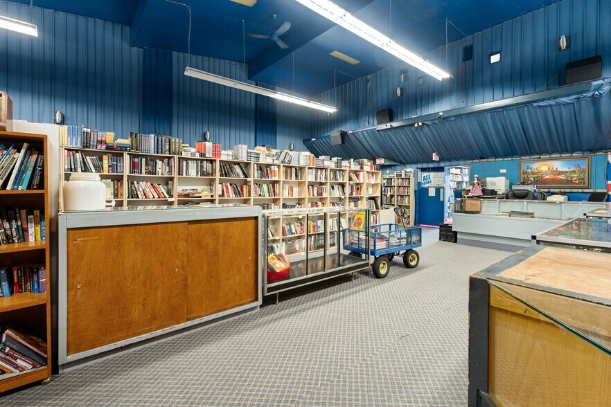 More Photos Of 33017 1st Av, Mission Flex For Lease