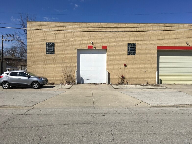 Primary Photo Of 1000 Madison St, Maywood Warehouse For Sale