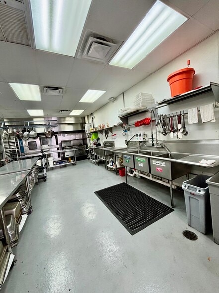More Photos Of 7180-7194 SW 47th St, Miami Service For Sale