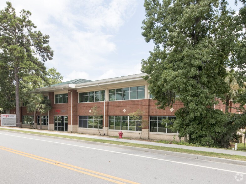 More Photos Of 735 Johnnie Dodds Blvd, Mount Pleasant Medical For Lease