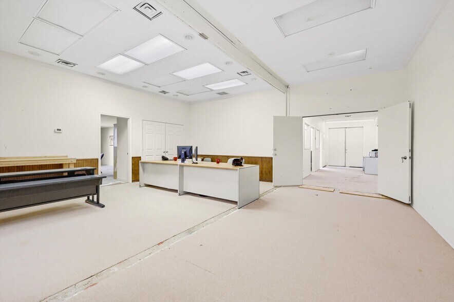 More Photos Of 18987 W US Highway 82, Sherman Industrial For Sale