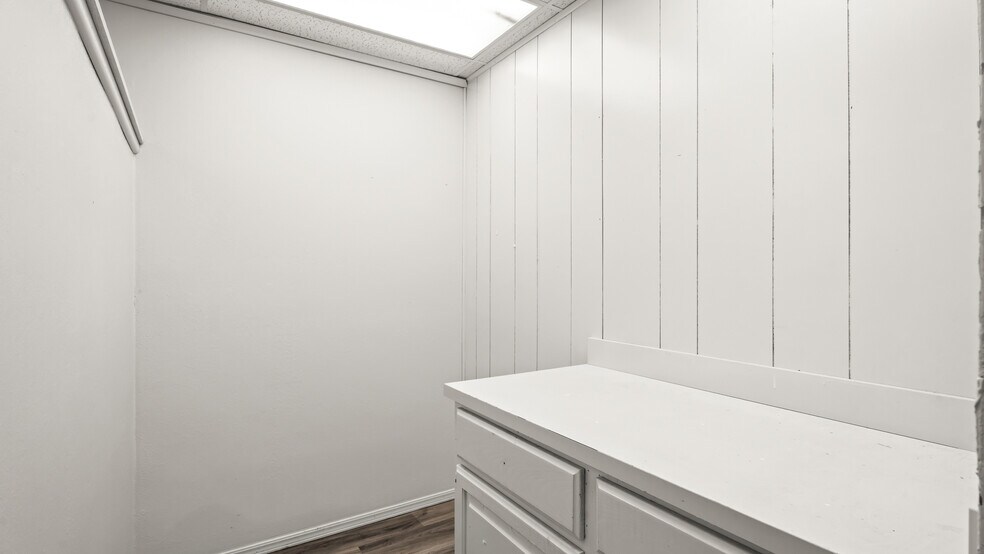 More Photos Of 8720 S Penn Ave, Oklahoma City Office For Sale