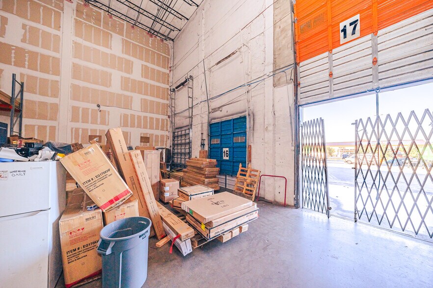 More Photos Of 6001 Powerline Rd, Fort Lauderdale Showroom For Lease