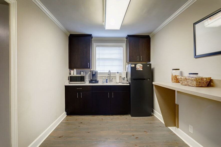 More Photos Of 2700 Larmon Ave, Nashville Office For Sale