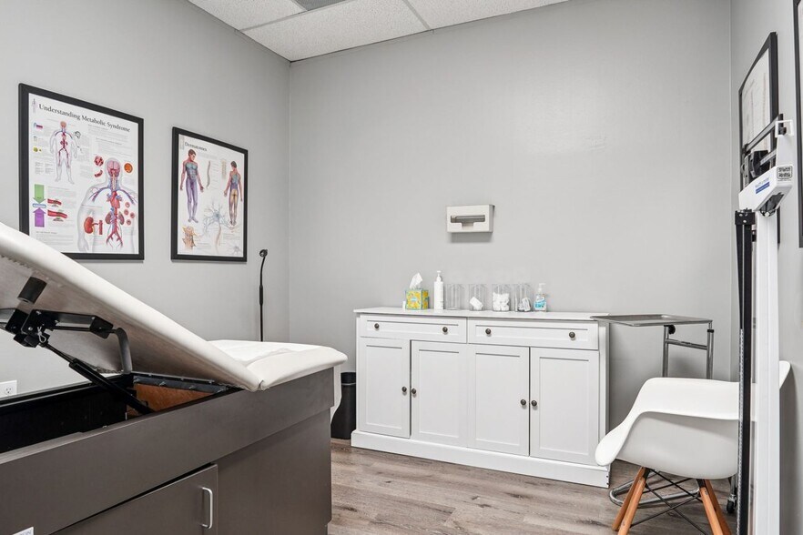 More Photos Of 1800 Teague Dr, Sherman Office For Sale
