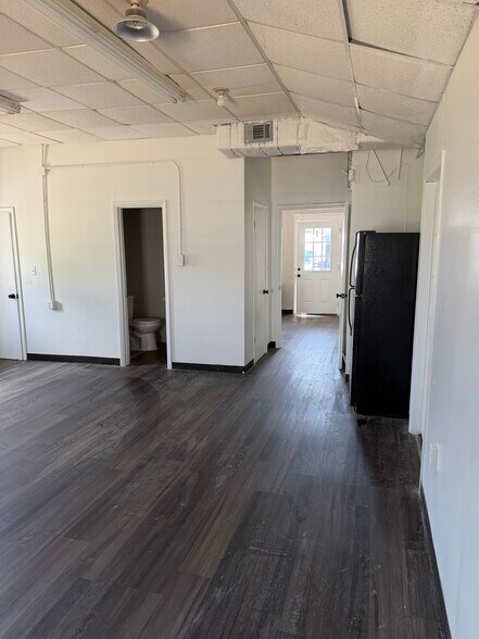 More Photos Of 62 NE Barnes St, Marietta Office For Lease